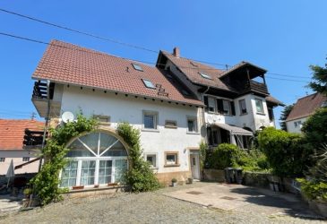 großzügige Liegenschaft mit Charme